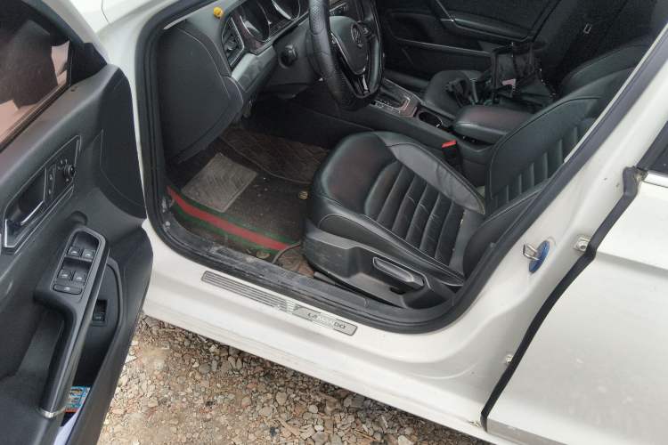 Used Volkswagen Lamando 2017 280TSI DSG Comfort Edition Driver Seat