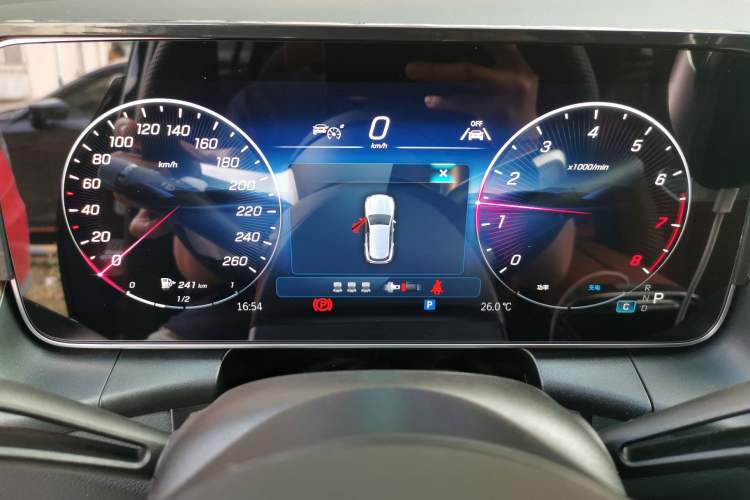 Used Mercedes-Benz GLC 2025 Refreshed GLC 300 L 4MATIC Dynamic Version 5 Seats