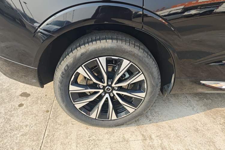 Used Volvo XC60 2025 B5 Four-Wheel Drive Smart & Advanced Luxury Edition