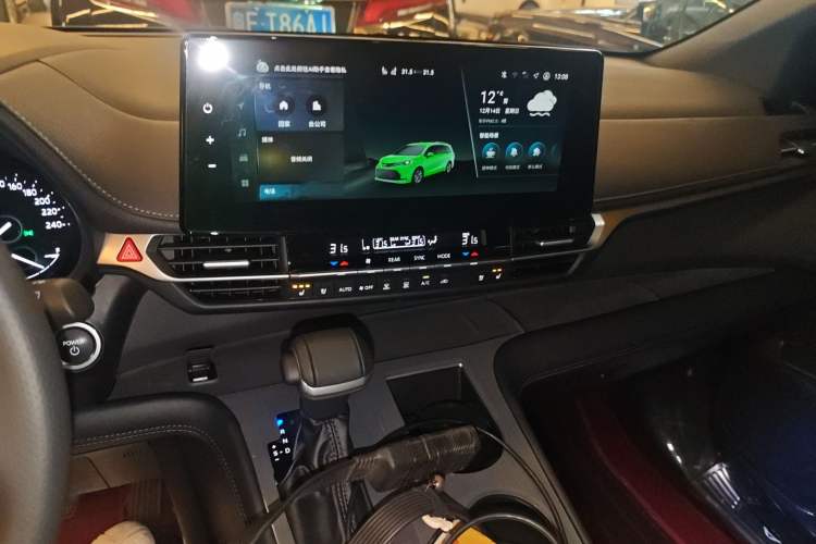 Used Toyota Sienna 2024 2.5L Hybrid Four-Wheel Drive Prestige Edition