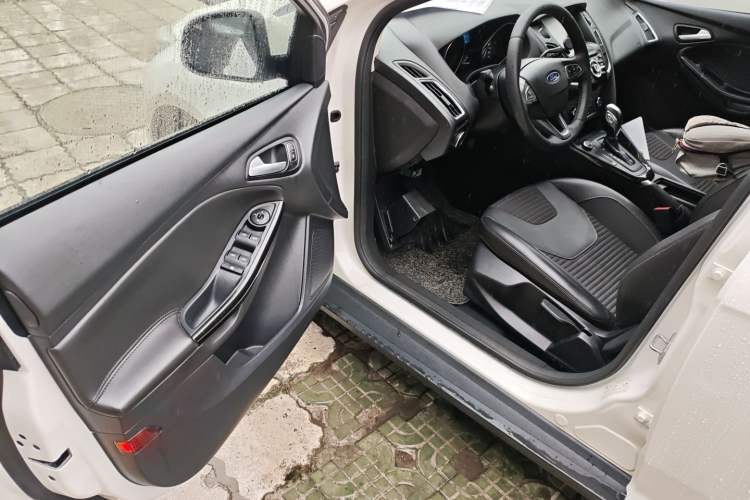 Used Ford Focus 2018 Sedan Classic 1.6L Automatic Trendy SmartDrive Edition
