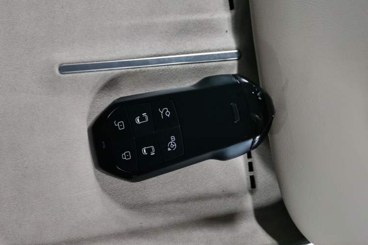 Used XPeng X9 2025 740 Ultra-Long Range Max
