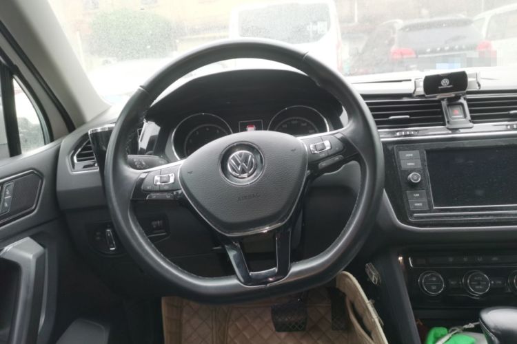 Used Volkswagen Tiguan L 2018 280TSI Automatic Two-Wheel Drive Comfort Edition Steering Wheel