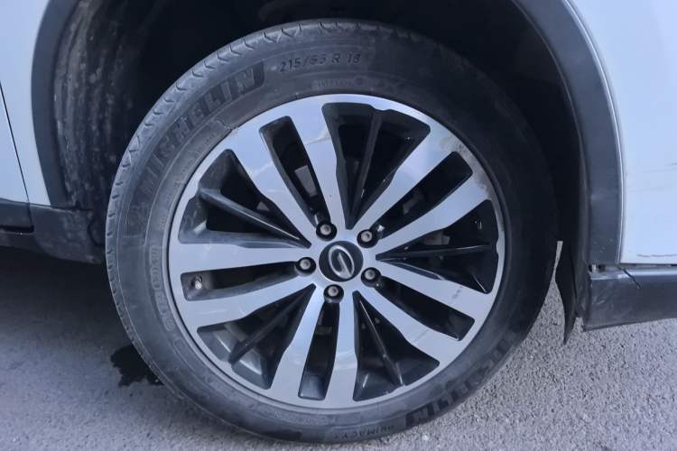 Used GAC Trumpchi GS4 2017 235T Automatic Two-Wheel Drive Luxury Smart Connectivity Version Right Front Wheel Hub