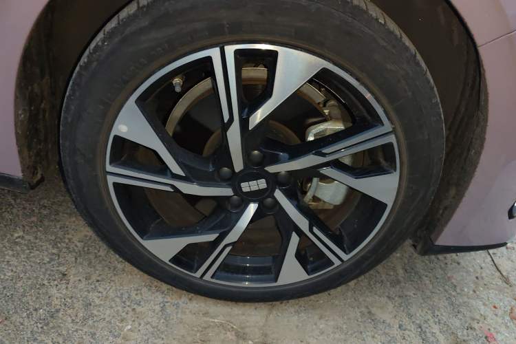 Used Geely Galaxy L6 2024 125km Creative Edition
