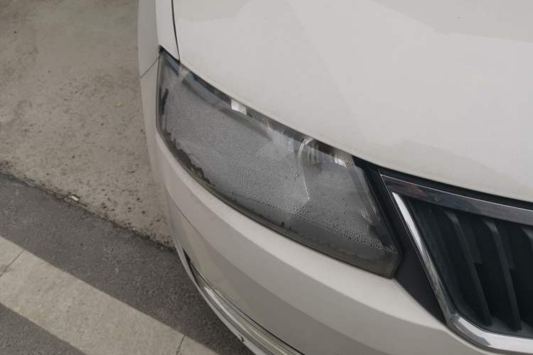 Used Skoda Rapid 2015 1.4L Manual Smart Selection Model Right Front Headlight