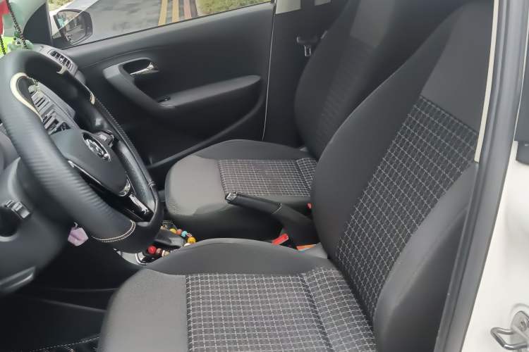 Used Volkswagen Polo 2016 1.6L Automatic Comfort Model