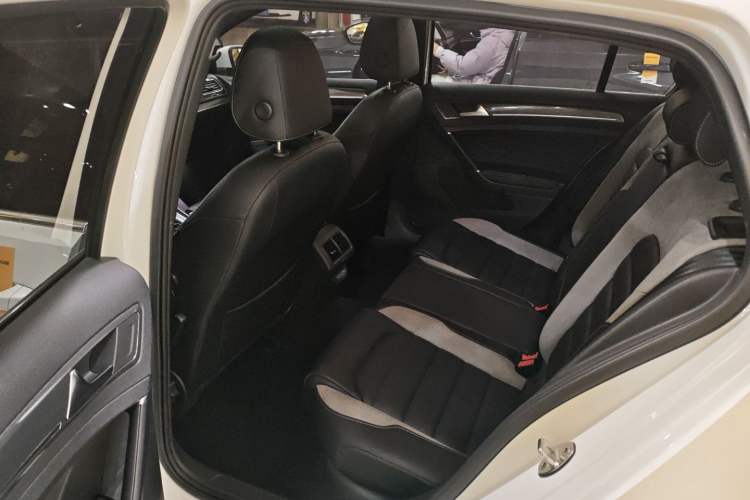 Used Volkswagen Golf 2020 Charming Edition 280TSI DSG R-Line
