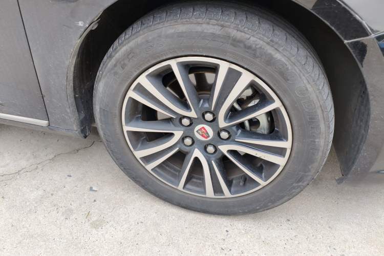 Used Roewe e950 2017 50T Hybrid Connected Executive Edition Right Front Wheel Hub