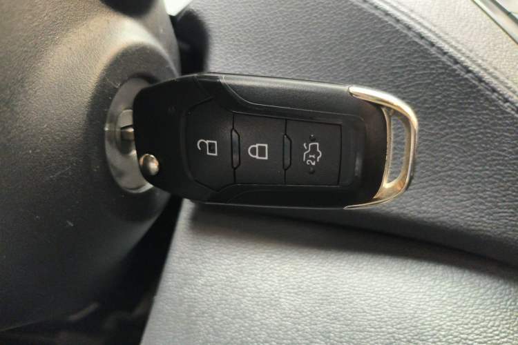 Used Ford Escort 2017 Happiness Edition 1.5L Automatic Fashion Version Vehicle Key