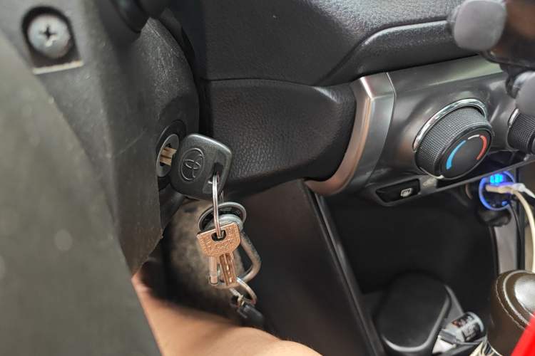 Used Toyota YARiS L Zhi Xuan 2015 1.5E Automatic Charm Edition
