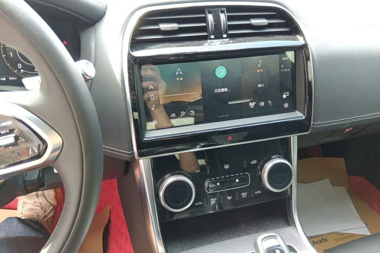 Used Jaguar XEL 2021 2.0T 250 PS R-DYNAMIC S Advanced Sport Edition Audio And AC Panel