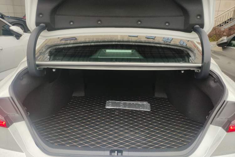 Used Toyota Camry 2024 Dual-Motor 2.0HS Sport Edition Trunk