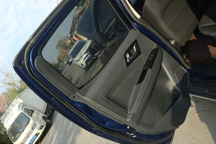 Used Isuzu D-MAX 2020 2.5T Two-Wheel Drive Manual Navigation Version China VI Standard Extended Length JE4D25Q6A