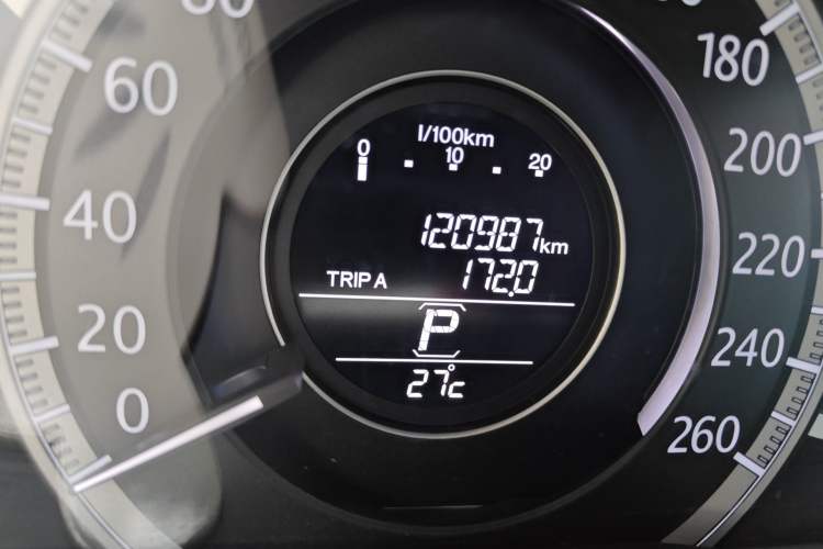 Used Honda Accord 2014 2.4L LX Comfort Edition Odometer Close Up