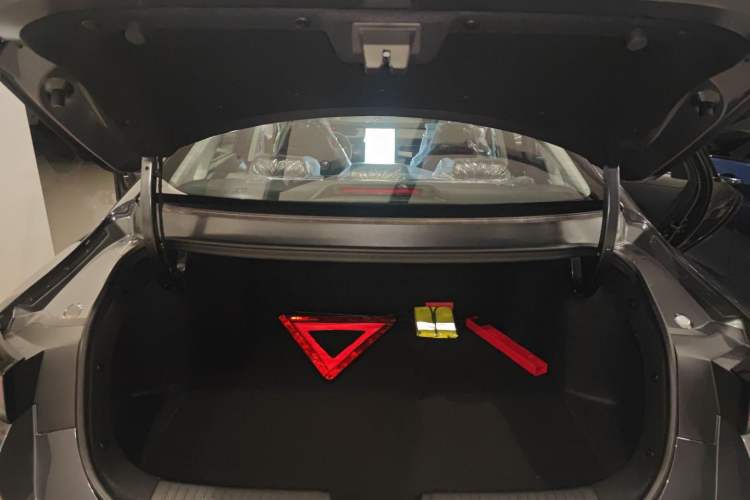 Used CHANGAN Eado 2025 Blue Whale 1.5T 500Bar Prestige Model
