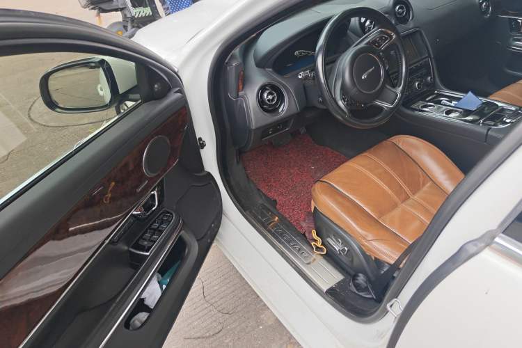 Used Jaguar XJ 2014 XJL 3.0 SC Two-Wheel-Drive Panoramic Business Edition Driver Seat