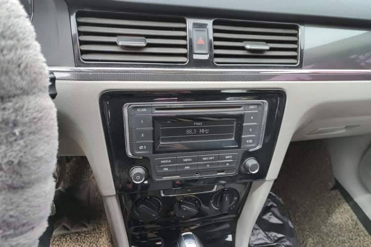 Used Volkswagen Bora 2015 Qihui Edition 1.6L Automatic Fashion Model
