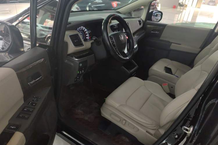 Used Honda Odyssey 2015 Revised 2.4L Luxury Edition