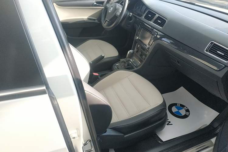 Used Volkswagen Cross Lavida 2014 1.6L Automatic