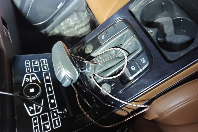 Used Hongqi H5 2018 30TD Smart Connect Dynamic Edition Gear Lever