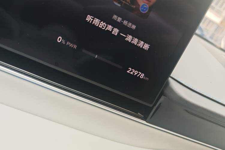 Used Hima Luxeed S7 2025 705 km Max Odometer Close Up