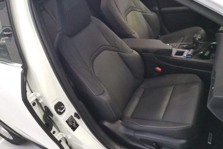 Used Lexus UX 2022 260h Explore-Edition
