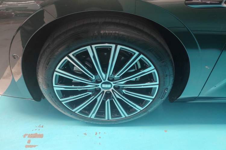 Used Geely Galaxy 8 2025 130km EM-P Starship Edition
