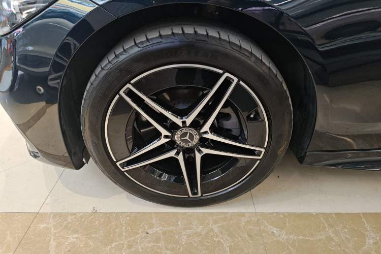 Used Mercedes-Benz C-Class 2023 C 260 L Bright Night Sports Edition Left Front Wheel Hub