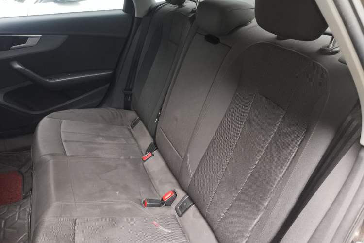 Used Audi A4L 2017 40 TFSI Ambition Edition
