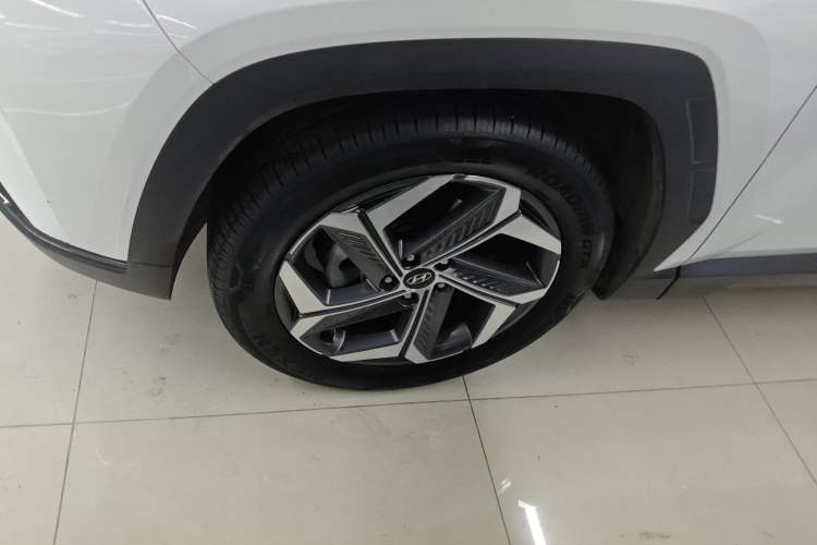 Used Hyundai Tucson 2021 Tucson L 1.5T DCT Luxury Prestige Edition Left Front Wheel Hub