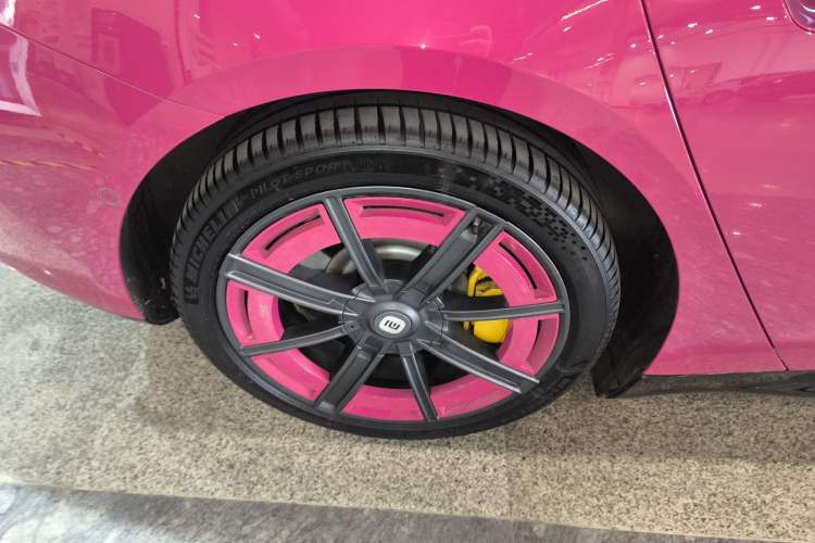 Used Xiaomi Auto SU7 2024 Rear-Drive Ultra-Long Range Advanced Pro-Level Intelligent Driving Version Right Rear Wheel Hub