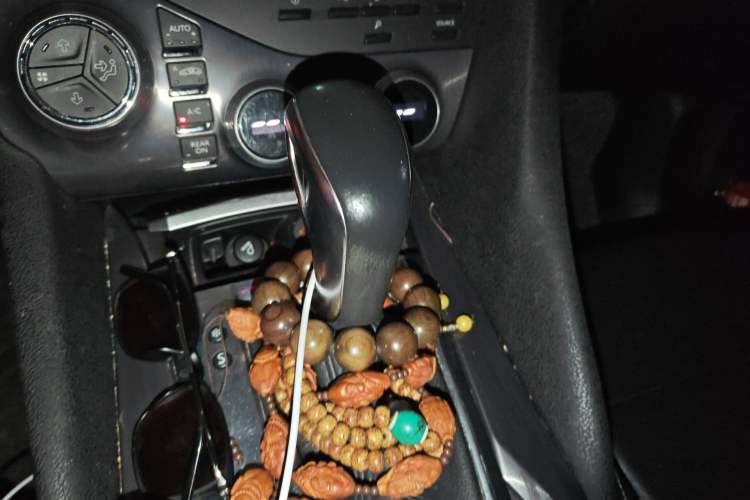 Used DS 5 2014 1.6T Luxury Edition THP160 Gear Lever