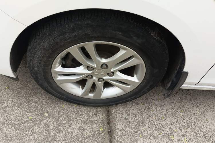 Used Chevrolet Cavalier 2016 1.5L Automatic Enjoyment Edition Left Front Wheel Hub