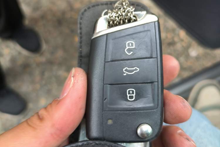 Used Volkswagen Touran 2018 Volkswagen Touran L 280TSI DSG Boundary Edition 7 Seats China V Emission Standard Vehicle Key