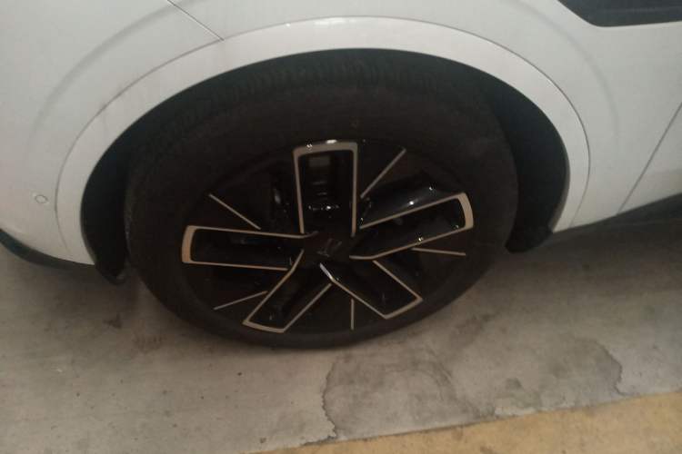 Used Avatr 11 2025 Year Updated Max Extended-Range Version Left Front Wheel Hub