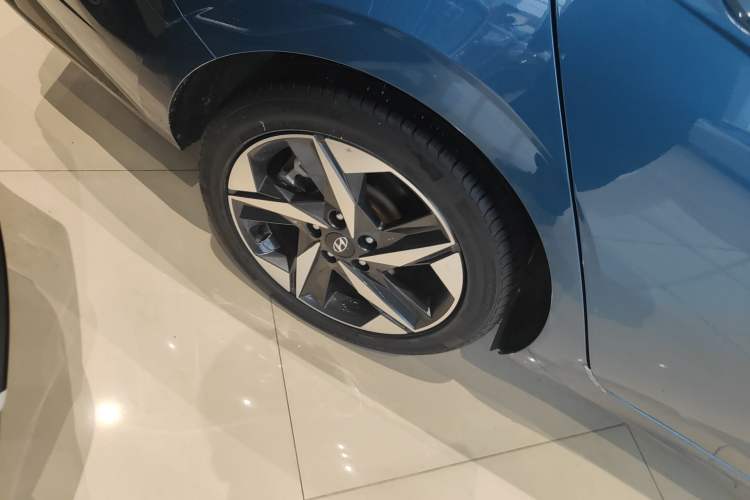 Used Hyundai Elantra 2021 1.5L CVT GLX Elite Edition Right Rear Wheel Hub