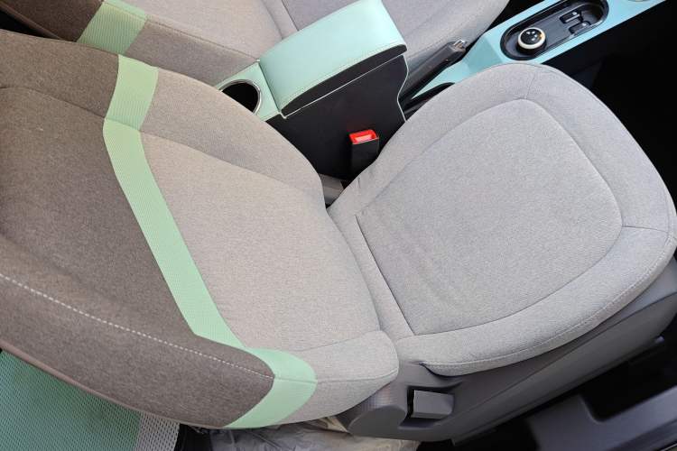 Used Wuling Hongguang MINIEV 2021 Macaron Premium Model – Lithium-NMC Right Front Seat