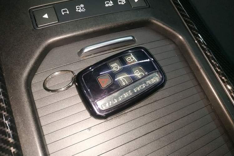 Used Land Rover Range Evoque 2018 240 PS SE Smart Brilliance Edition Interior 1