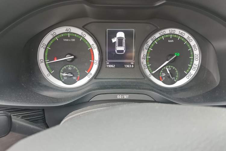 Used Skoda Kodiaq 2017 TSI330 7-Seater Two-Wheel-Drive Luxury Edition Odometer Close Up