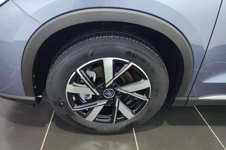 Used BYD Song Pro New Energy 2024 HONOR Edition DM-i 110KM Beyond Model Left Front Wheel Hub