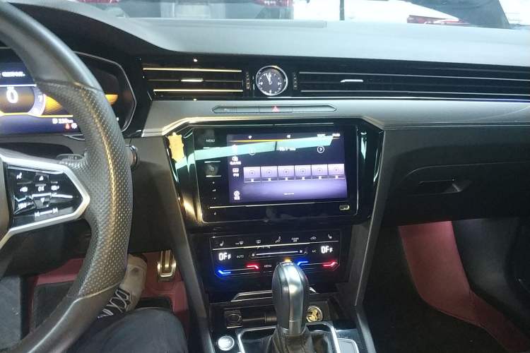 Used Volkswagen Magotan 2023 2 Million Units Limited Edition 330TSI DSG Leading Version
