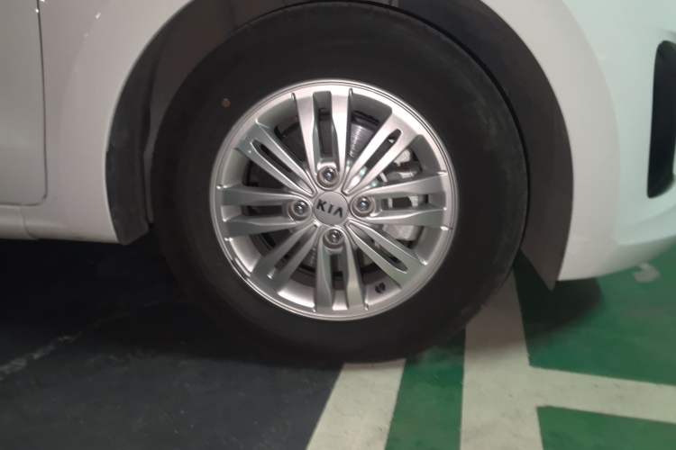 Used Kia Pegas 2019 1.4L Automatic Value Edition National VI Standard Right Front Wheel Hub