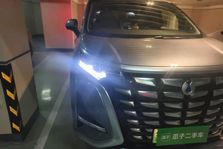 Used Denza D9 2022 DM-i 1040 Prestige Model
