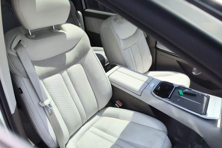 Used SAIC MAXUS Dajia 7 2024 605 km Extended Range Highland Version Six-Seater Right Front Seat