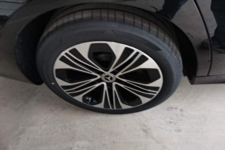 Used Mercedes-Benz E-Class 2026 E 300 L Luxury Right Rear Wheel Hub