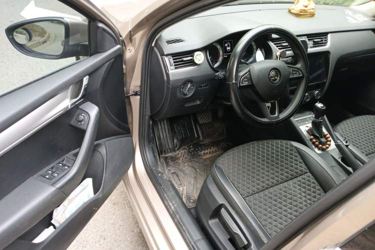 Used Skoda Octavia 2019 1.5L Automatic Smart Drive Luxury Edition China VI Standard