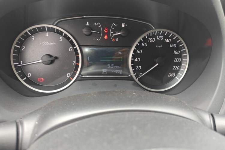 Used Nissan Sylphy 2019 1.6XV CVT Smart Connect Luxury Edition China VI Standard Odometer Close Up