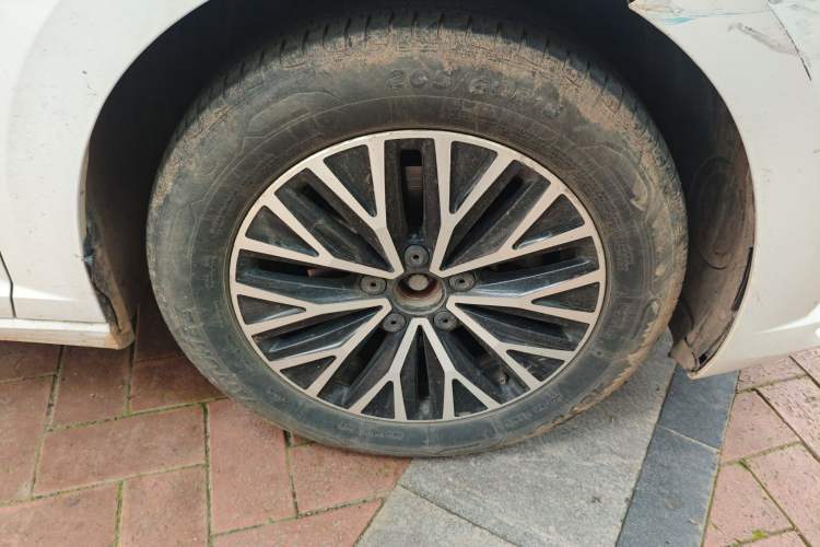 Used Volkswagen Sagitar 2020 200TSI DSG Comfort Version China VI Standard Right Front Wheel Hub