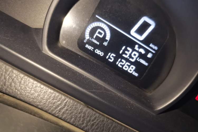 Used SsangYong Rodius 2014 2.0T Diesel Two-Wheel Drive Luxury Navigation Edition
